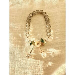 Gray beaded flower stretch bracelet